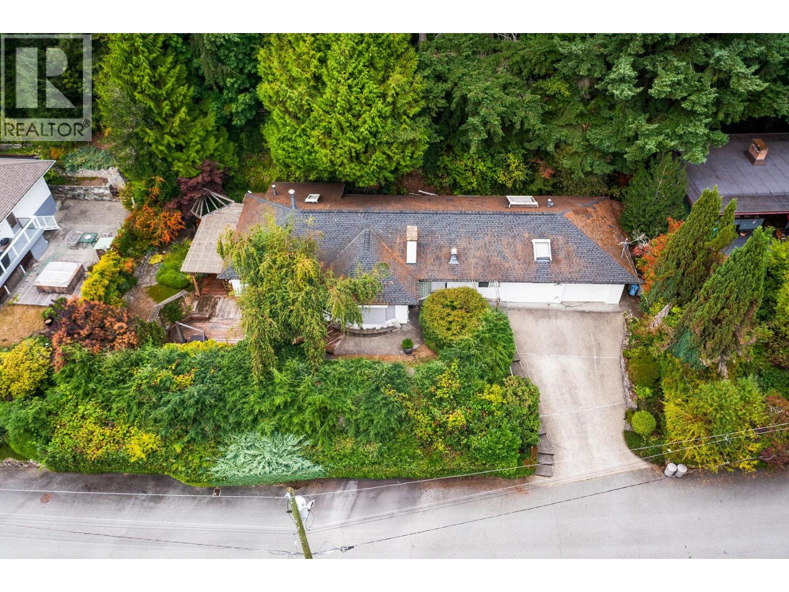 4110 Burkeridge Place, West Vancouver, British Columbia  V7V 3M9 - Photo 2 - R3060659