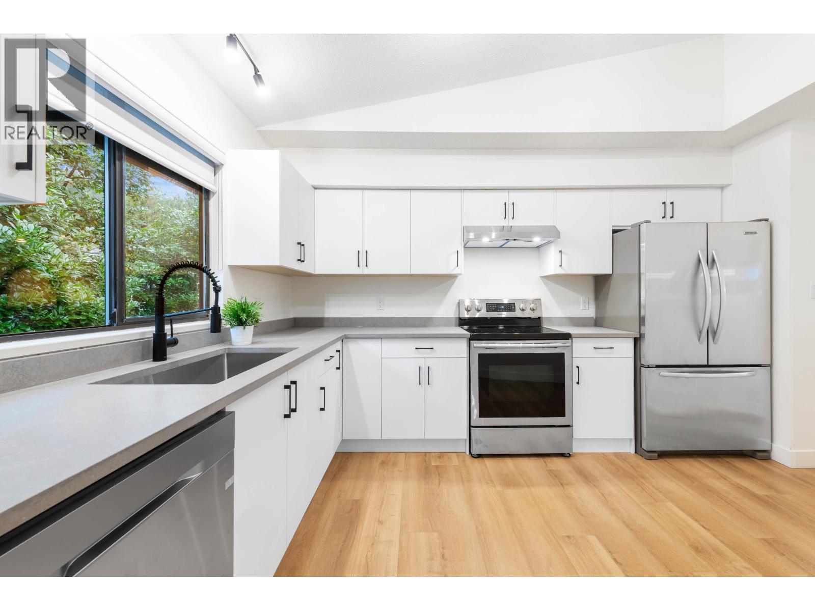 1777 Caledonia Avenue, North Vancouver, British Columbia  V7G 1T5 - Photo 4 - R3060661