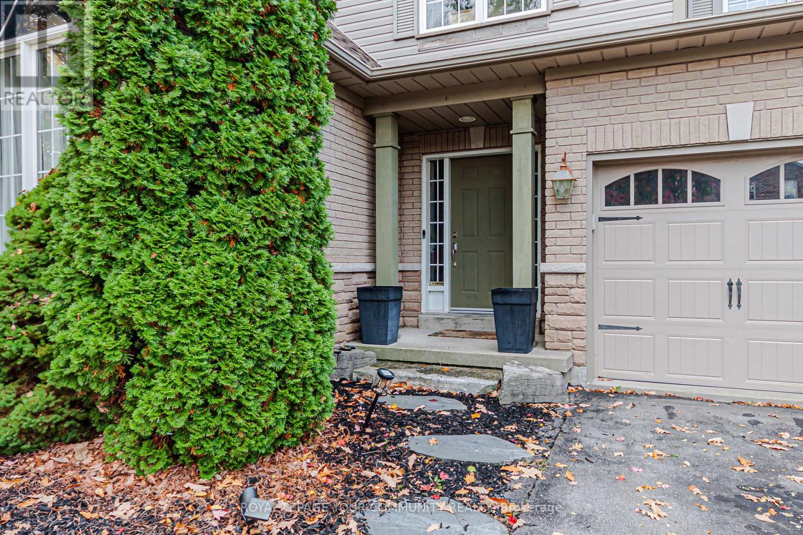 1516 Skyview Street, Oshawa, Ontario  L1K 2S3 - Photo 2 - E12474860
