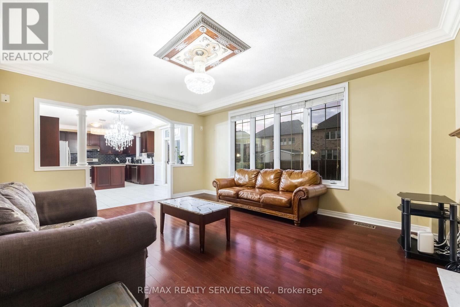 51 Midsummer Drive, Brampton, Ontario  L6P 3E4 - Photo 15 - W12470560