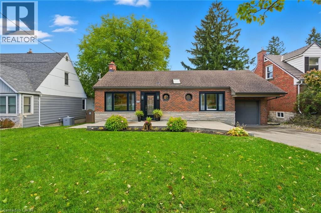 424 Plains Road W, Burlington, Ontario  L7T 1G9 - Photo 1 - 40781209