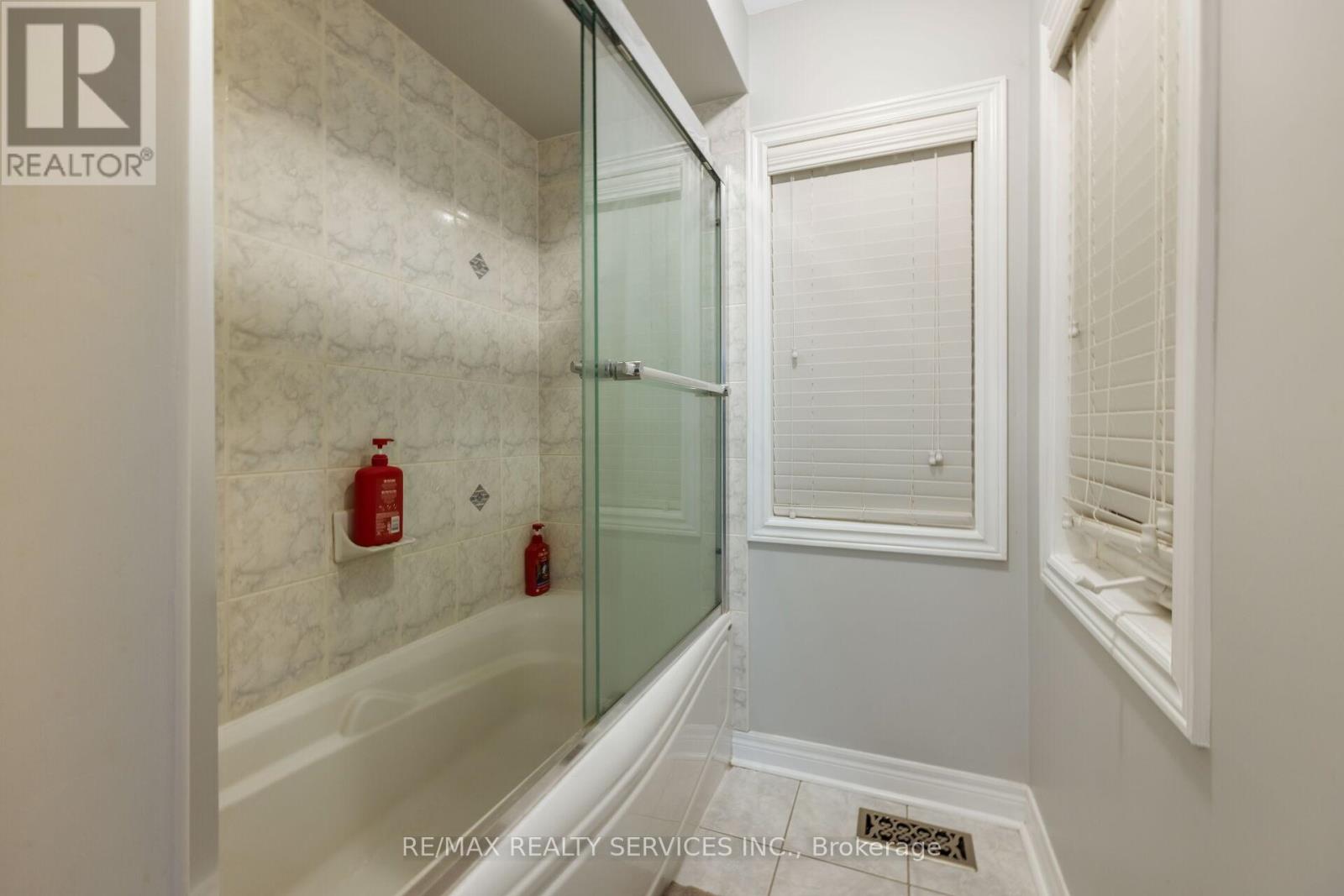 51 Midsummer Drive, Brampton, Ontario  L6P 3E4 - Photo 34 - W12470560