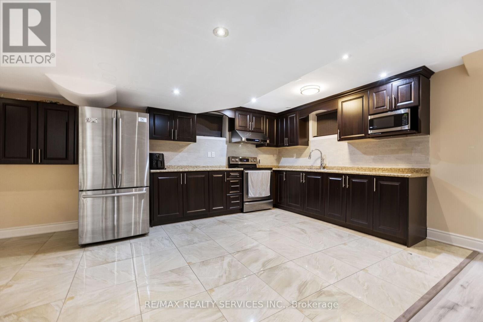 51 Midsummer Drive, Brampton, Ontario  L6P 3E4 - Photo 41 - W12470560