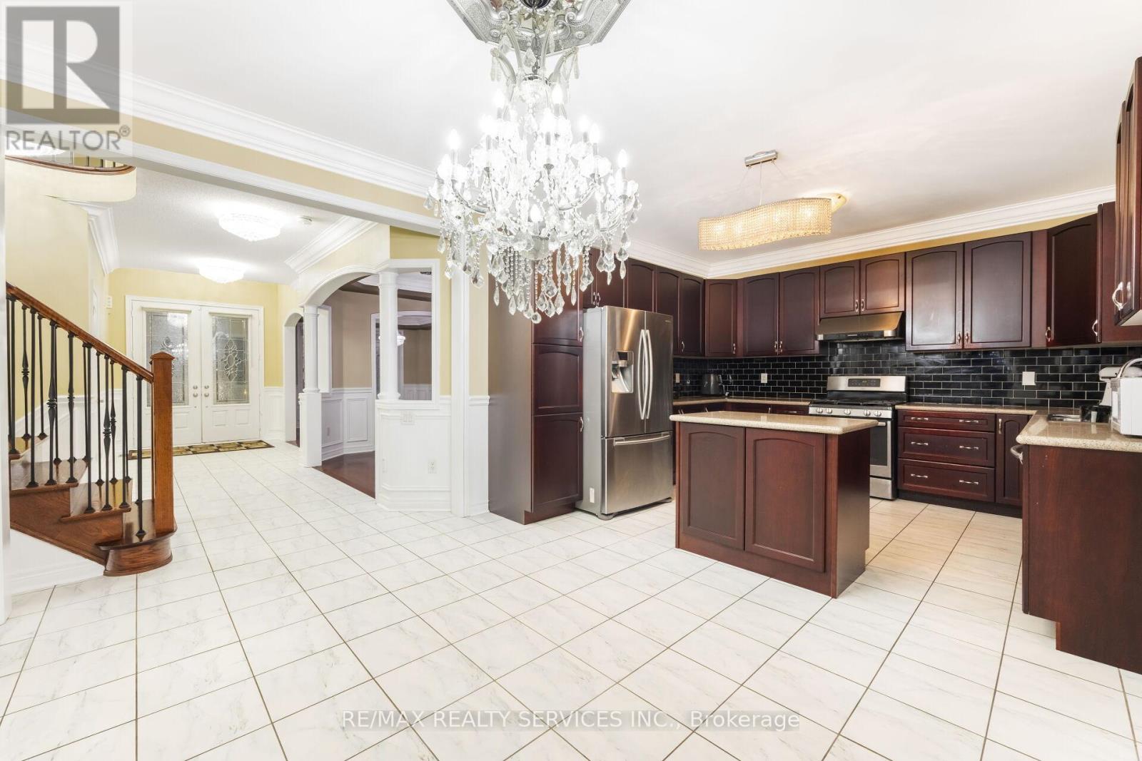 51 Midsummer Drive, Brampton, Ontario  L6P 3E4 - Photo 13 - W12470560