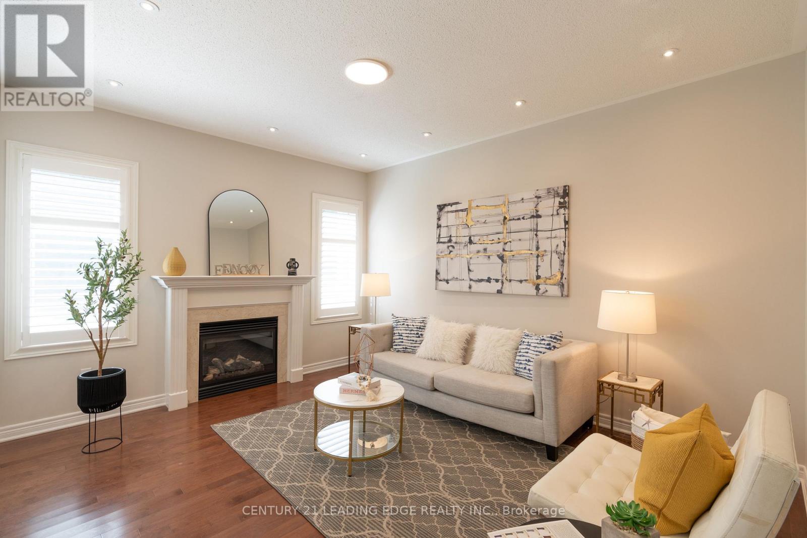 1163 Stuffles Crescent, Newmarket, Ontario  L3X 0E4 - Photo 4 - N12469975