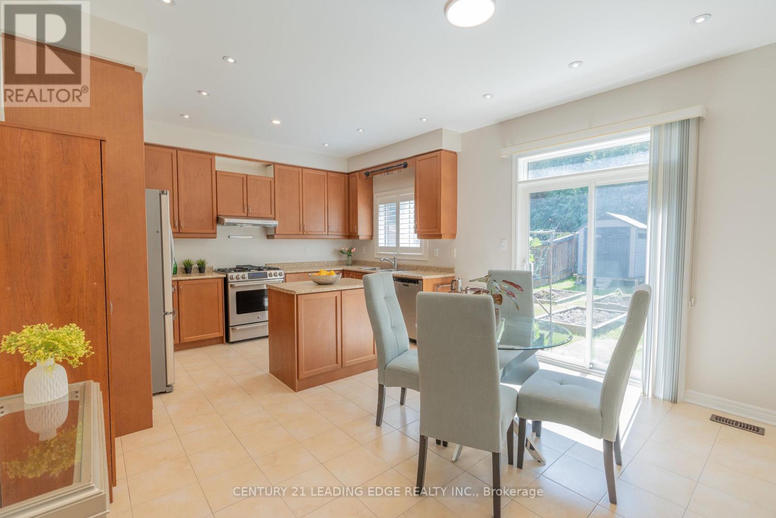 1163 Stuffles Crescent, Newmarket, Ontario  L3X 0E4 - Photo 7 - N12469975