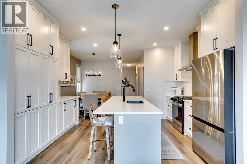 196 Emberside Hollow, Cochrane, Alberta  T4C 2A3 - Photo 4 - A2244467