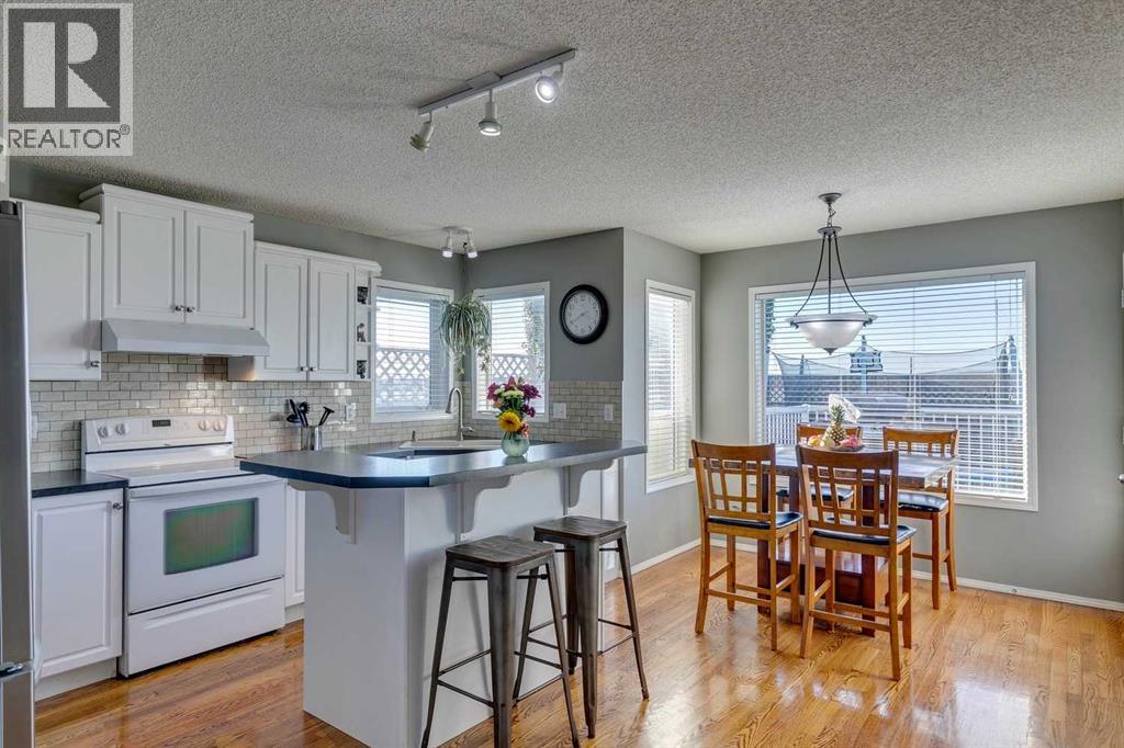 94 Somerglen Close Sw, Calgary, Alberta  T2Y 3Z5 - Photo 3 - A2265006