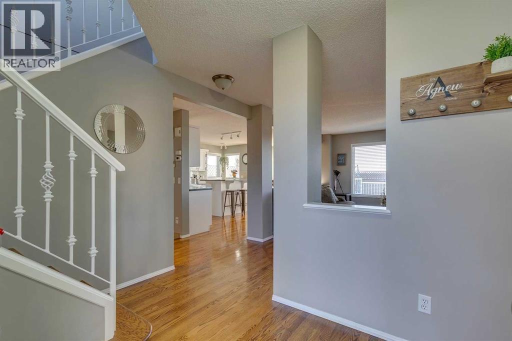 94 Somerglen Close Sw, Calgary, Alberta  T2Y 3Z5 - Photo 11 - A2265006