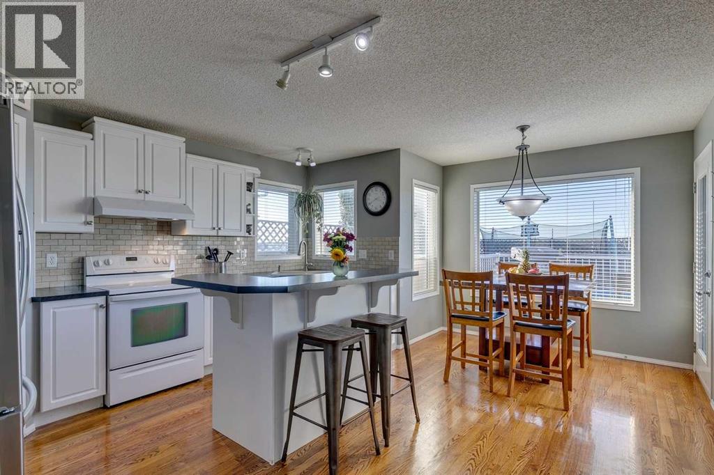 94 Somerglen Close Sw, Calgary, Alberta  T2Y 3Z5 - Photo 5 - A2265006