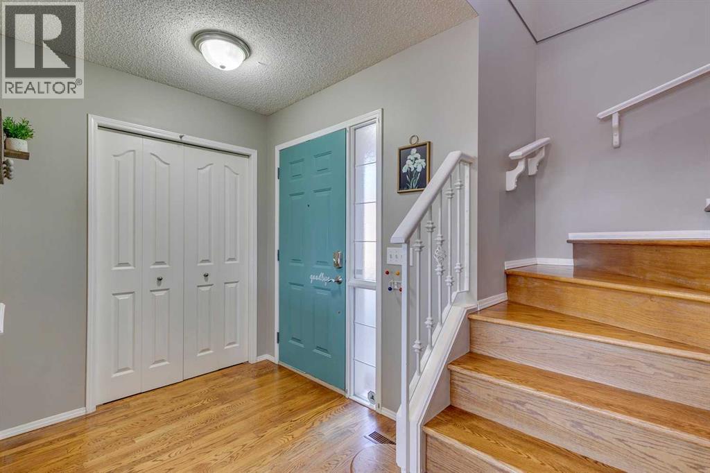 94 Somerglen Close Sw, Calgary, Alberta  T2Y 3Z5 - Photo 10 - A2265006