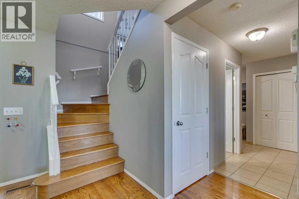 94 Somerglen Close Sw, Calgary, Alberta  T2Y 3Z5 - Photo 16 - A2265006