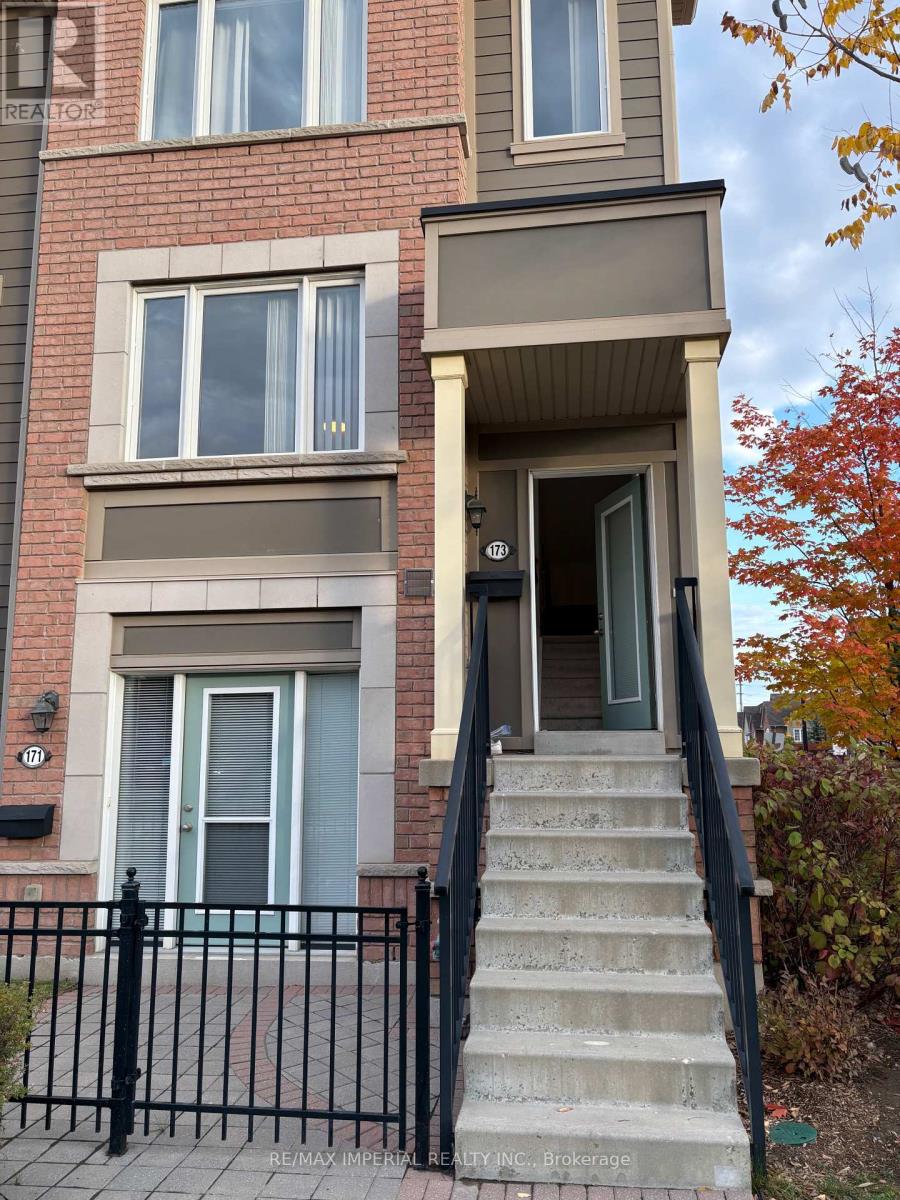 54 - 173 Lewis Honey Drive, Aurora, Ontario  L4G 0R9 - Photo 2 - N12474890