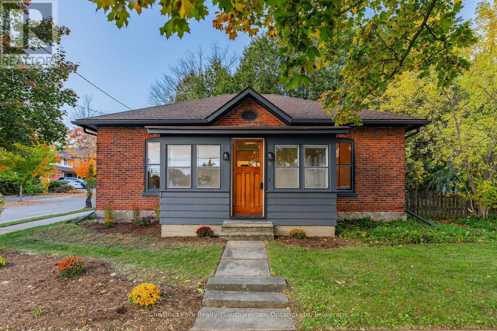 106 COLBORNE STREET, Centre Wellington, Ontario