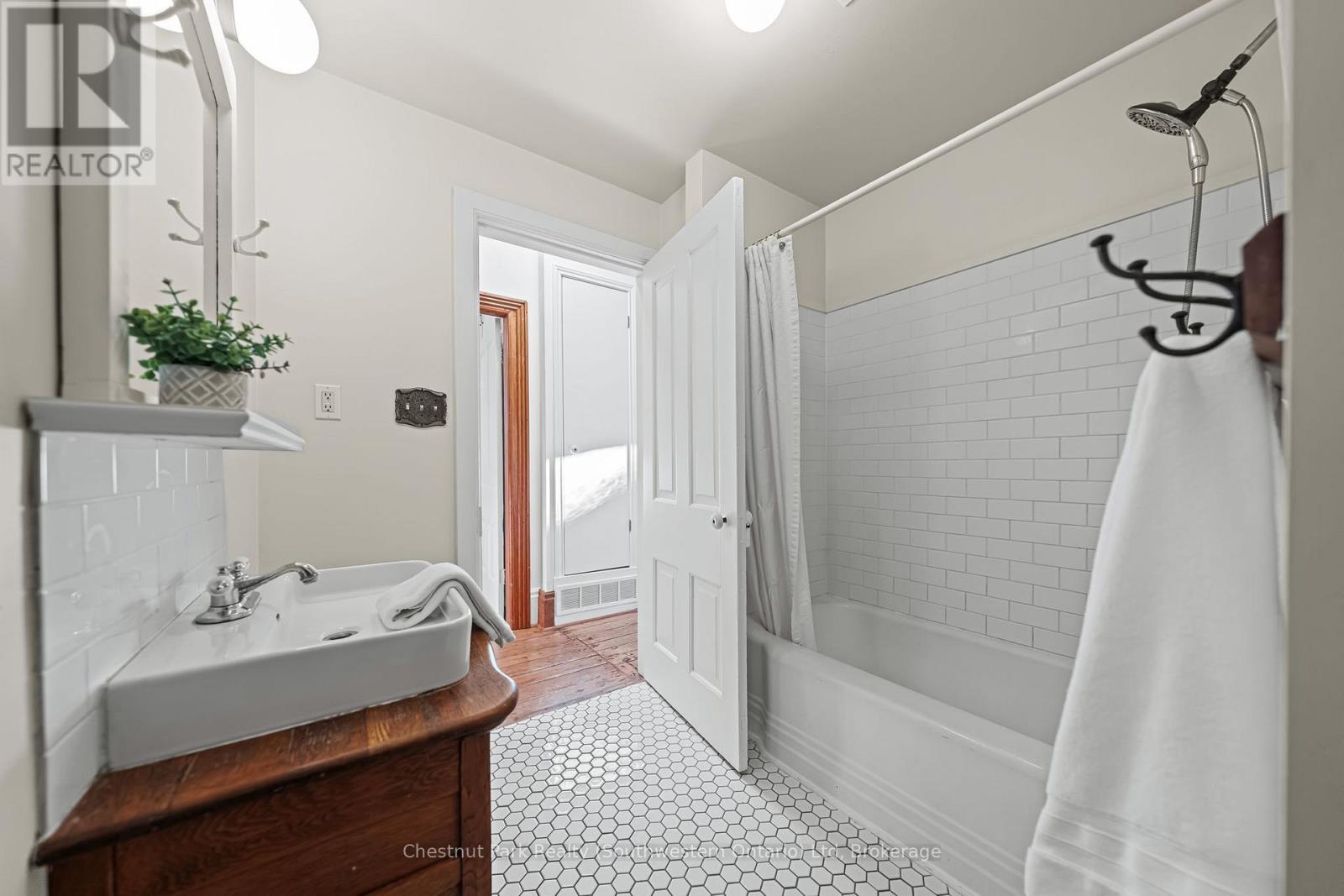 106 Colborne Street, Centre Wellington, Ontario  N0B 1S0 - Photo 40 - X12474931