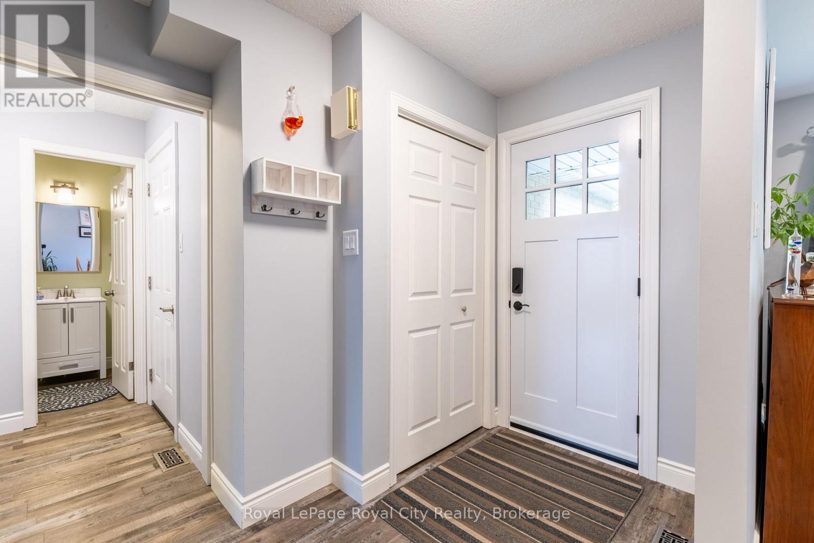 118 Stirling Macgregor Drive, Cambridge, Ontario  N1S 4T4 - Photo 3 - X12474948