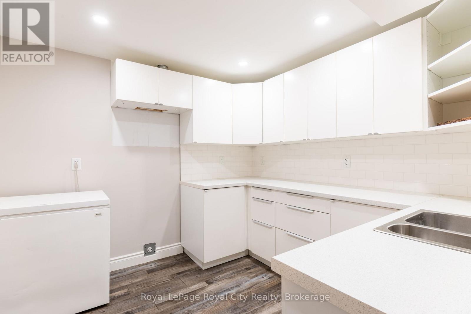 118 Stirling Macgregor Drive, Cambridge, Ontario  N1S 4T4 - Photo 33 - X12474948