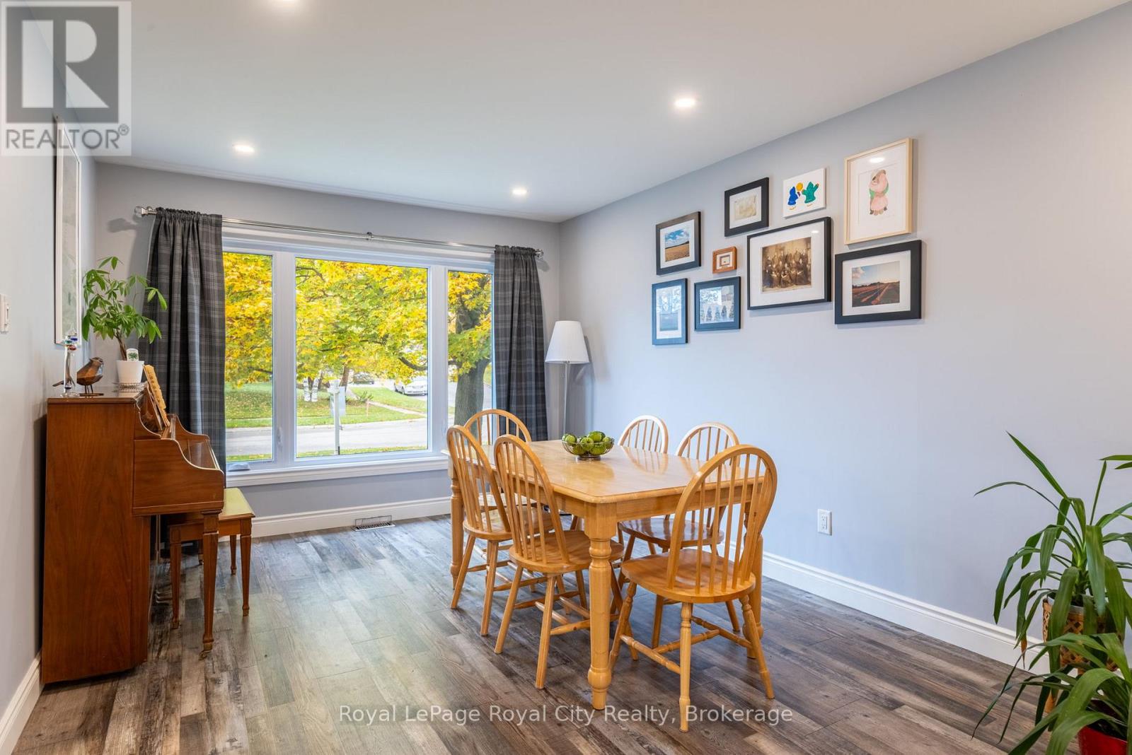 118 Stirling Macgregor Drive, Cambridge, Ontario  N1S 4T4 - Photo 4 - X12474948