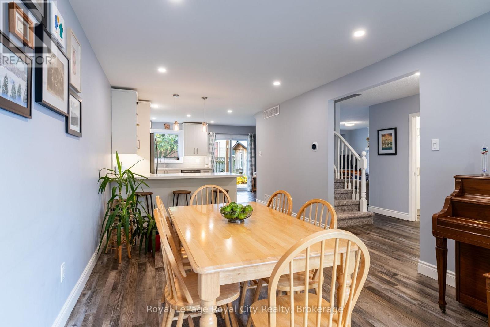 118 Stirling Macgregor Drive, Cambridge, Ontario  N1S 4T4 - Photo 6 - X12474948