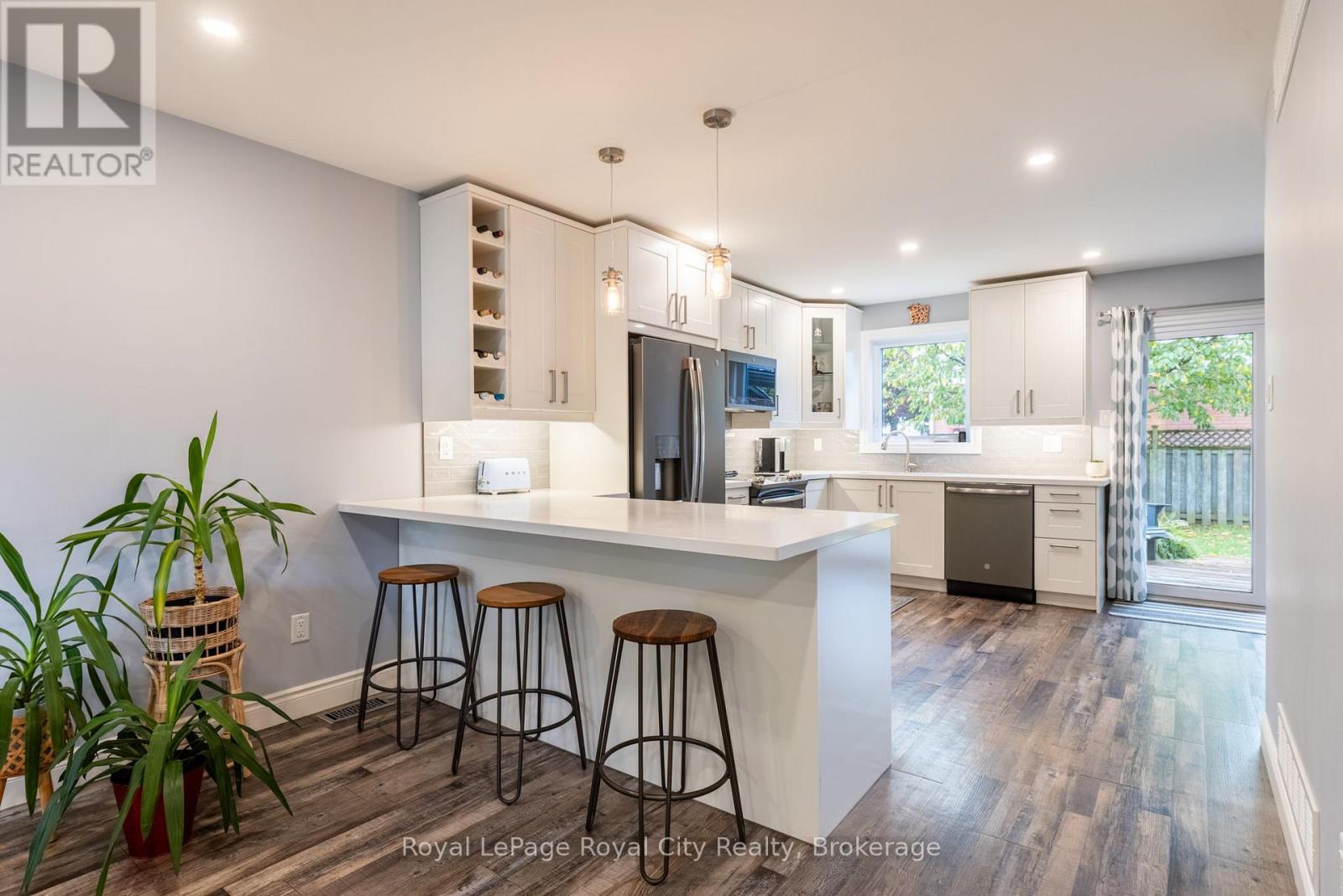 118 Stirling Macgregor Drive, Cambridge, Ontario  N1S 4T4 - Photo 7 - X12474948