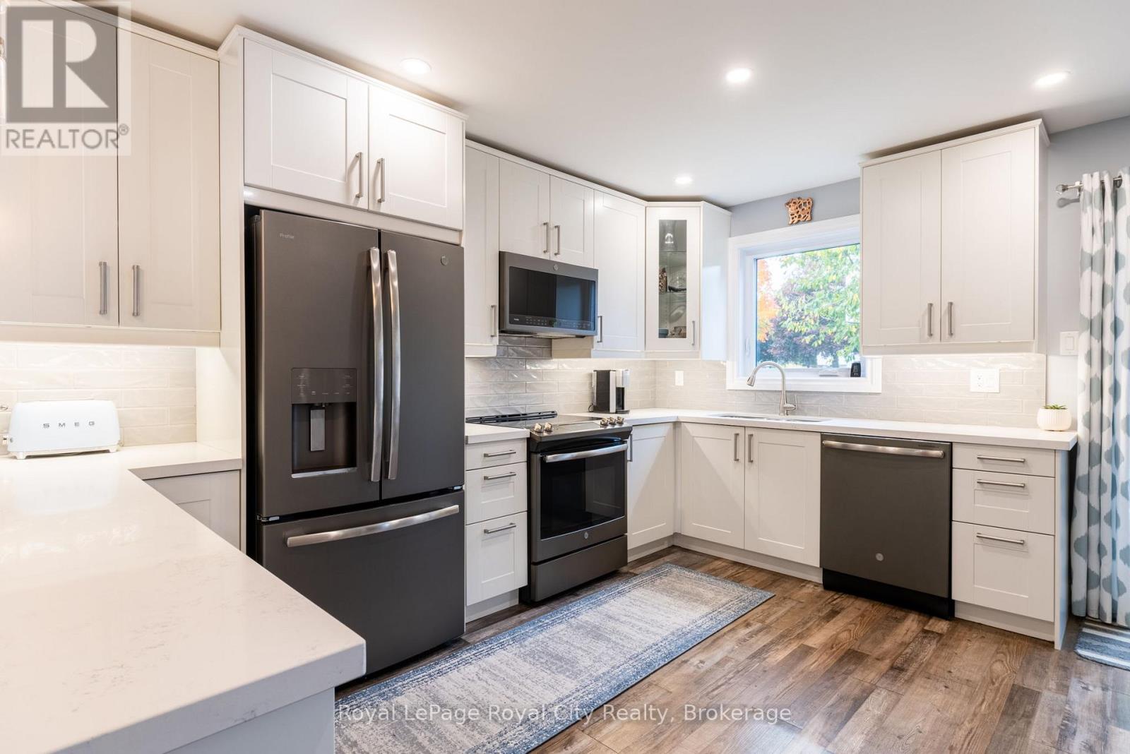 118 Stirling Macgregor Drive, Cambridge, Ontario  N1S 4T4 - Photo 8 - X12474948