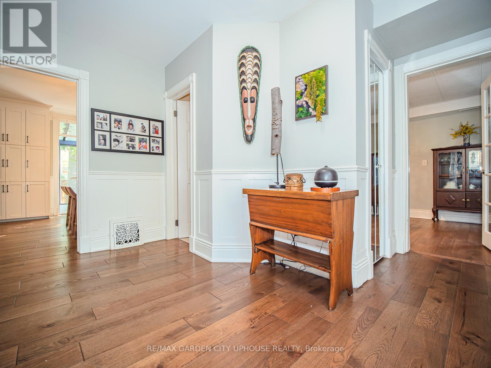 26 Mountain Street, Grimsby, Ontario  L3M 3K1 - Photo 11 - X12474900