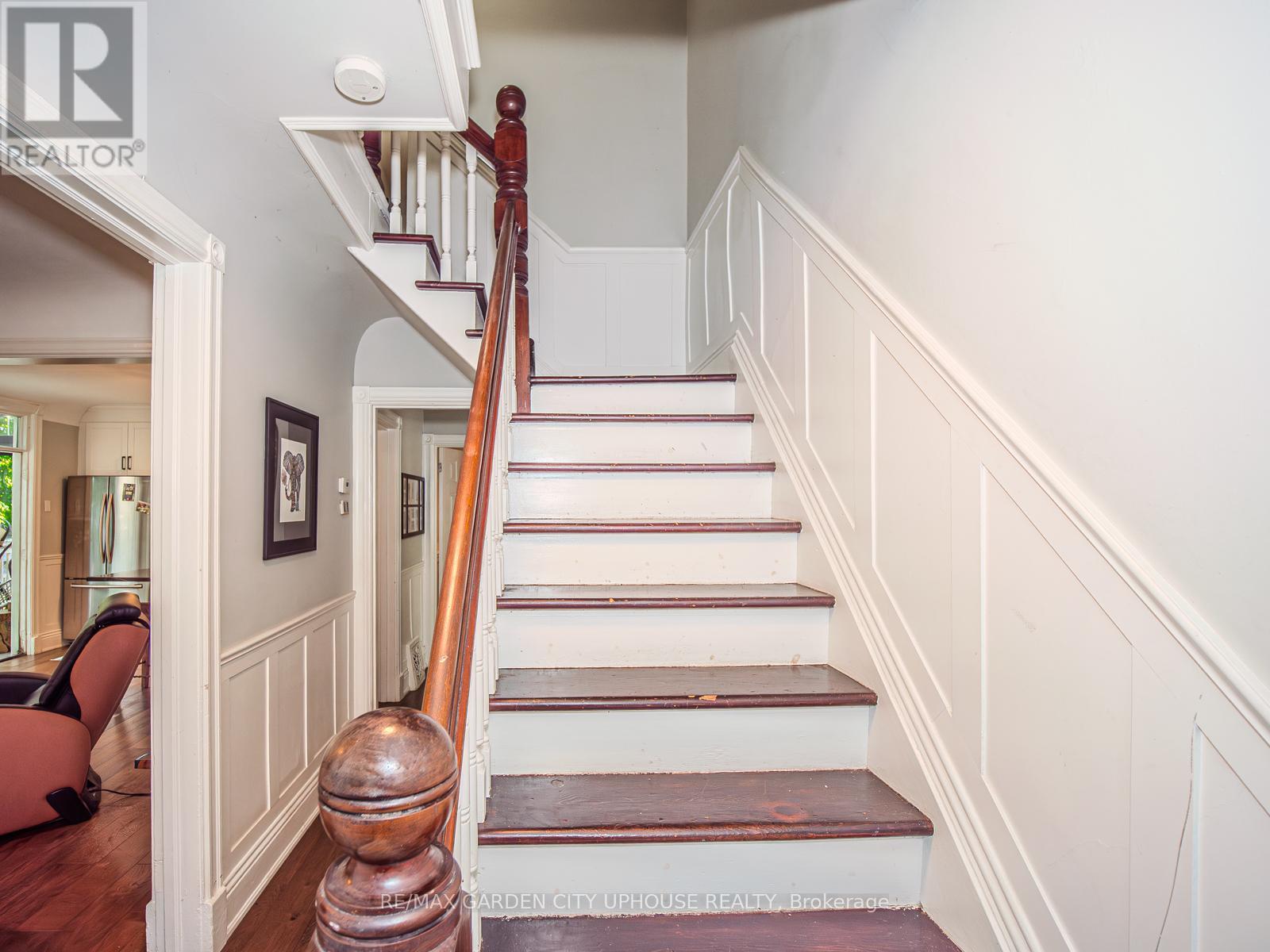 26 Mountain Street, Grimsby, Ontario  L3M 3K1 - Photo 15 - X12474900