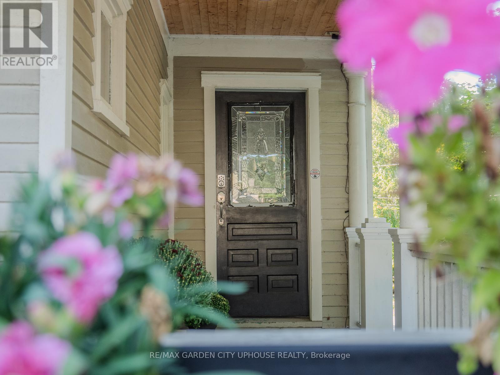 26 Mountain Street, Grimsby, Ontario  L3M 3K1 - Photo 2 - X12474900