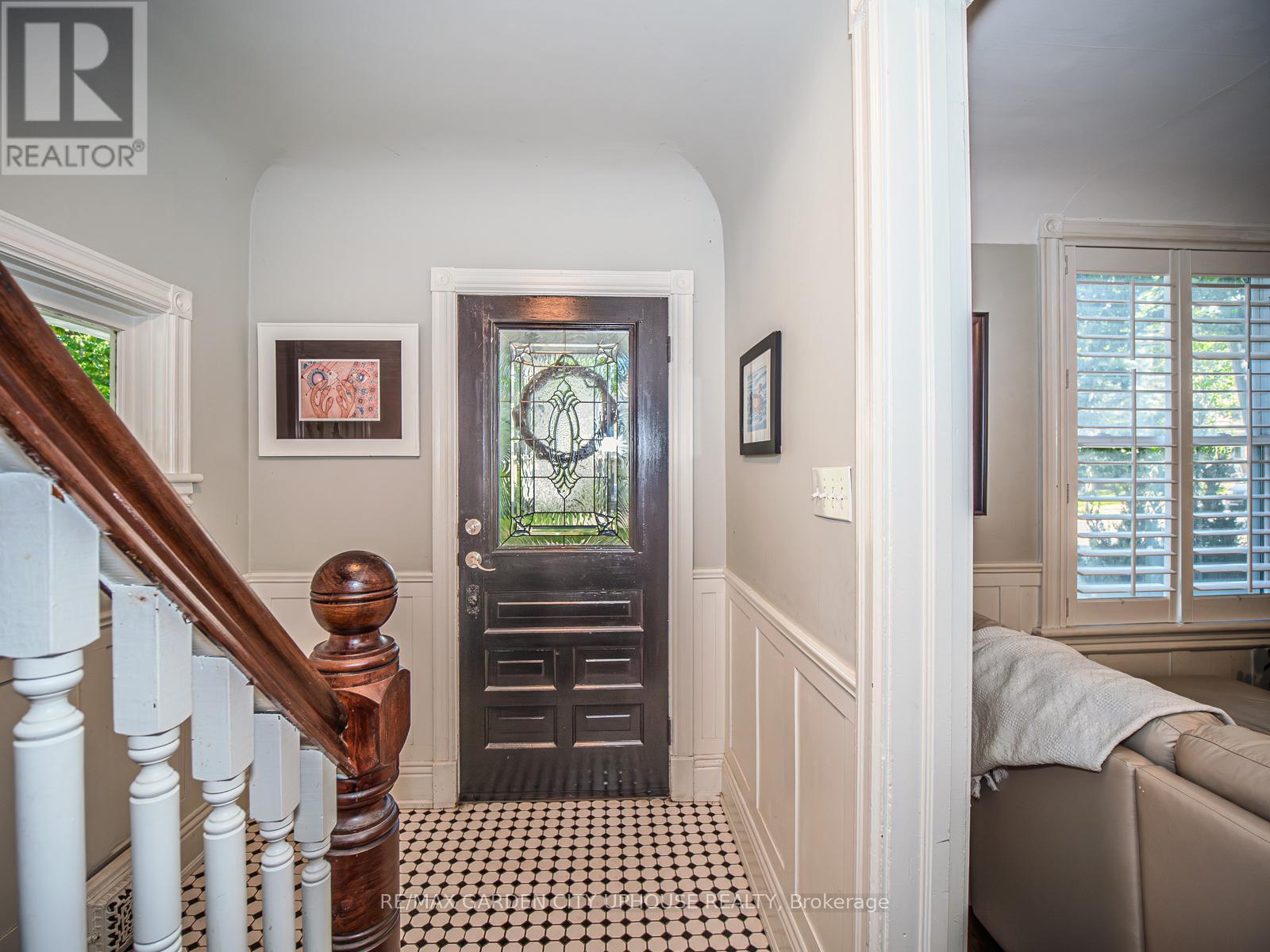 26 Mountain Street, Grimsby, Ontario  L3M 3K1 - Photo 5 - X12474900