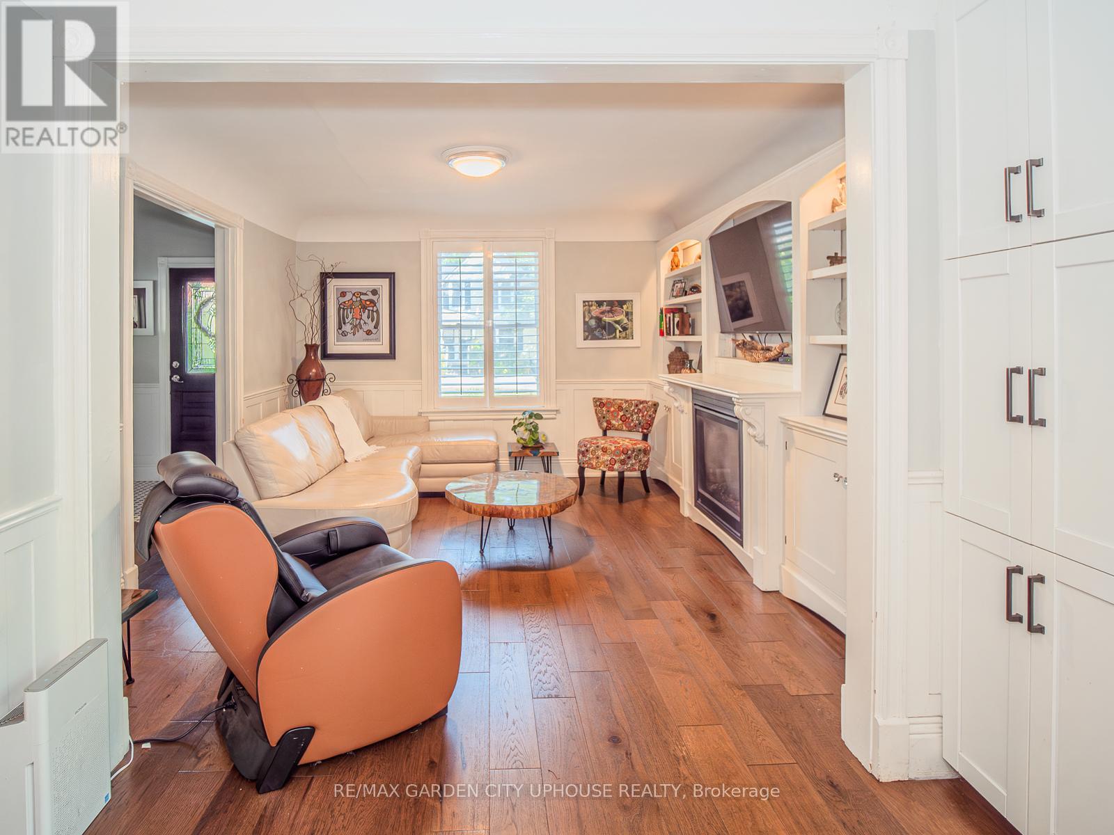 26 Mountain Street, Grimsby, Ontario  L3M 3K1 - Photo 6 - X12474900