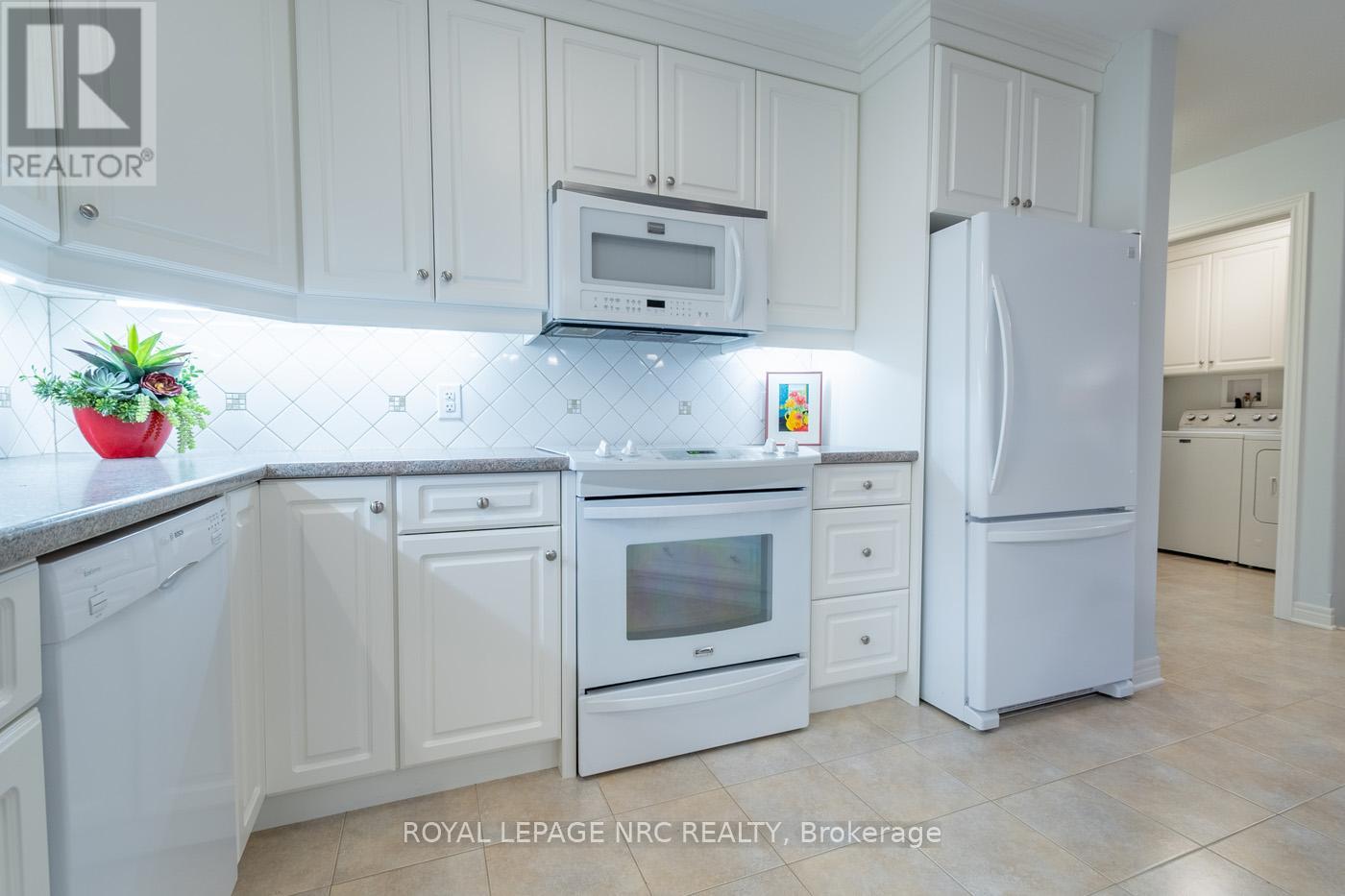 31 - 70 Elmwood Avenue, Welland, Ontario  L3C 0C1 - Photo 14 - X12474924