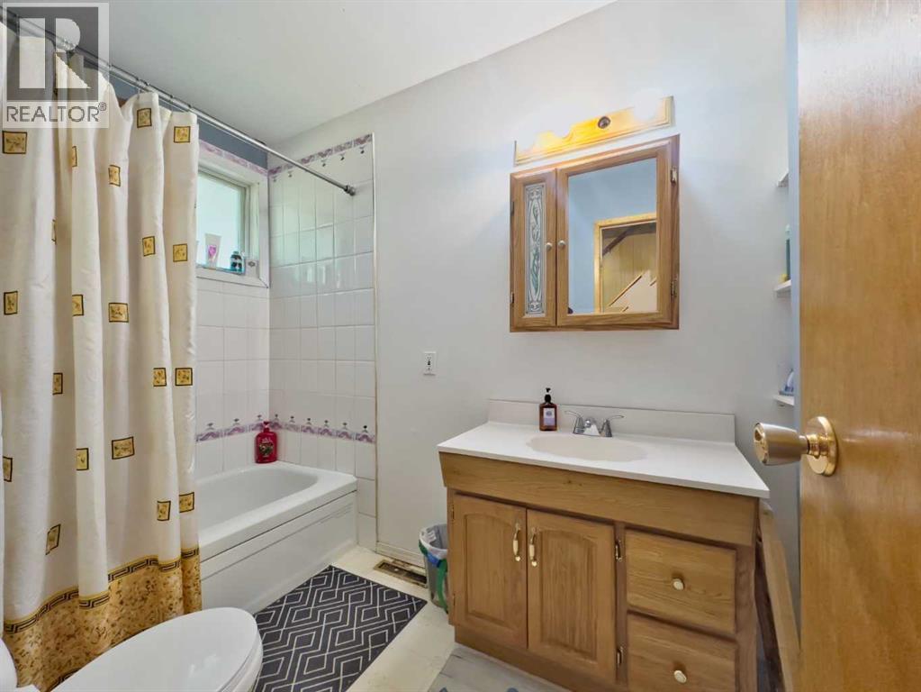 13205 15 Avenue, Blairmore, Alberta  T0K 0E0 - Photo 14 - A2238595