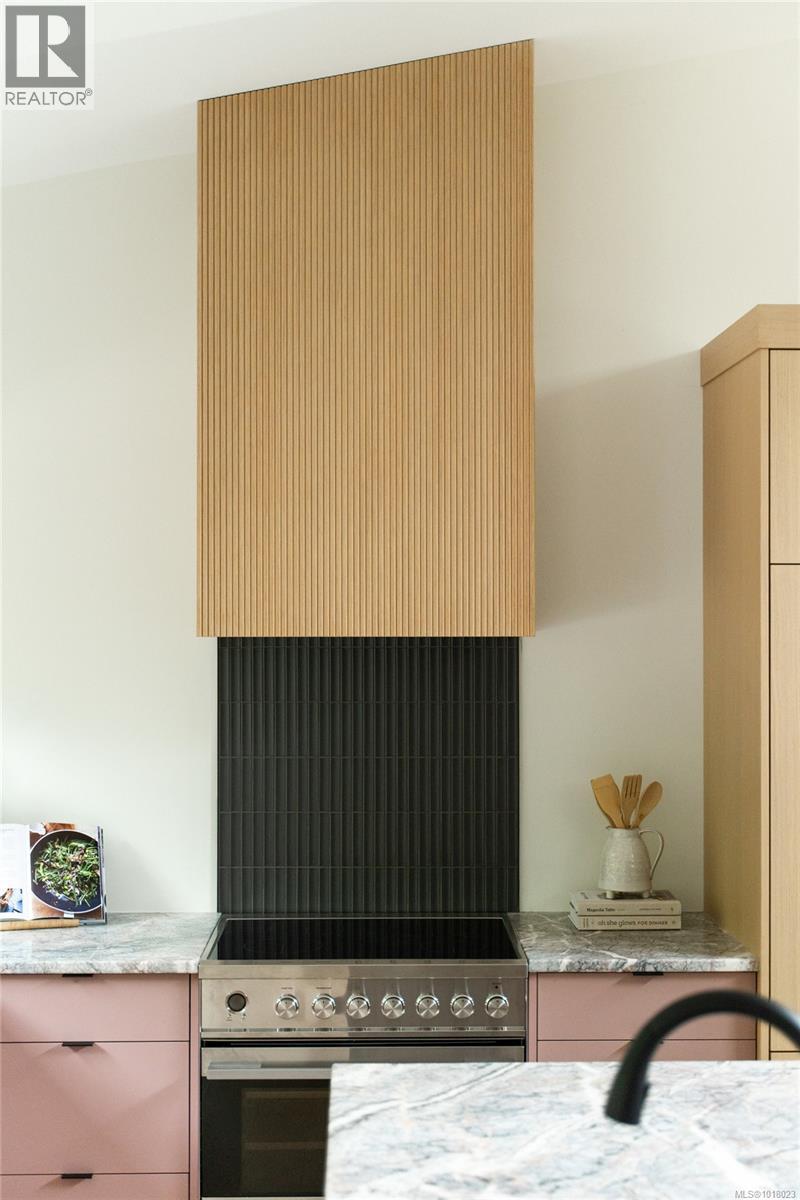 4464 Sunnywood Pl, Saanich, British Columbia  V8X 4N4 - Photo 10 - 1018023