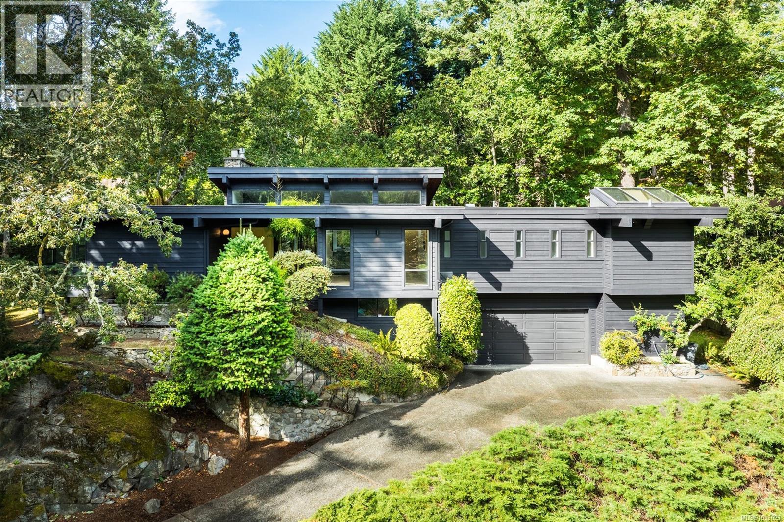 4464 Sunnywood Pl, Saanich, British Columbia  V8X 4N4 - Photo 3 - 1018023