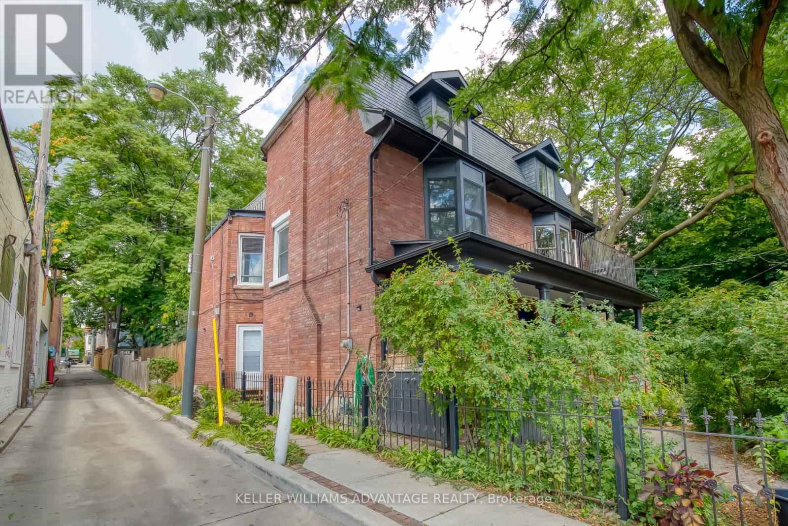254a Carlton Street, Toronto, Ontario  M5A 2L3 - Photo 3 - C12474945