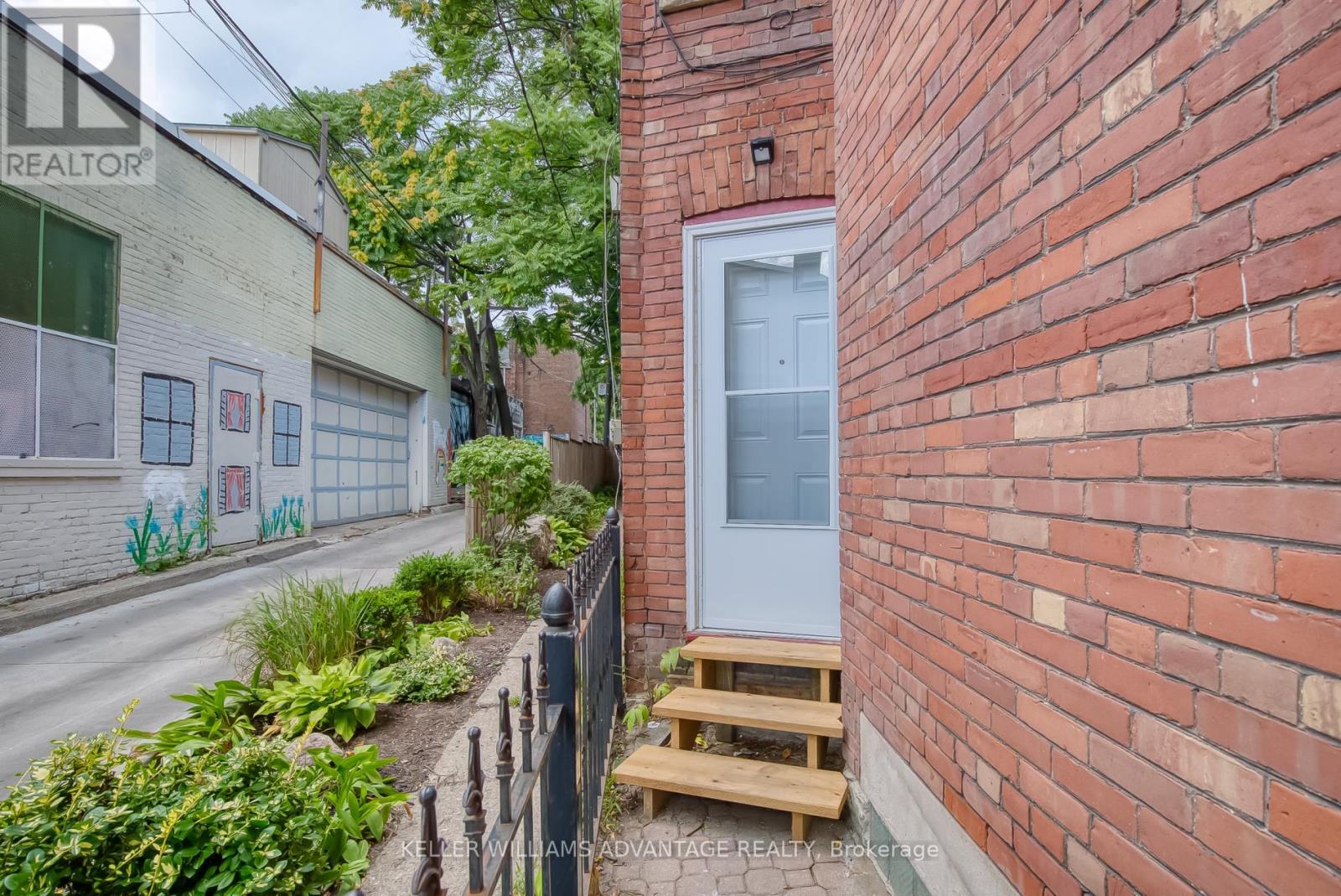 254a Carlton Street, Toronto, Ontario  M5A 2L3 - Photo 4 - C12474945