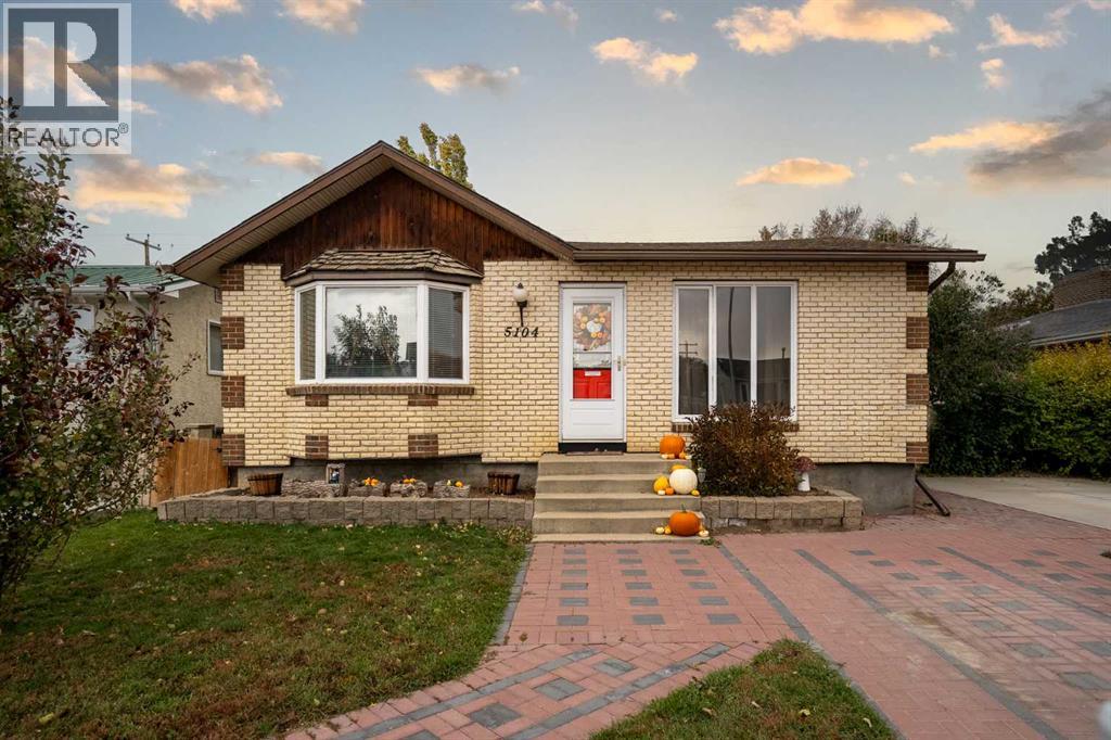 5104 2 Street, Coalhurst, Alberta