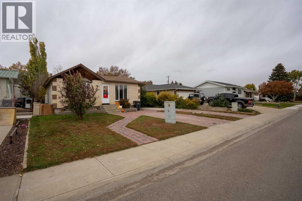 5104 2 Street, Coalhurst, Alberta  T0L 0V0 - Photo 3 - A2264842