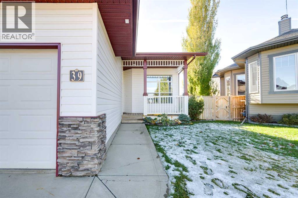 39 Kirton Close, Red Deer, Alberta  T4P 4E9 - Photo 3 - A2265095