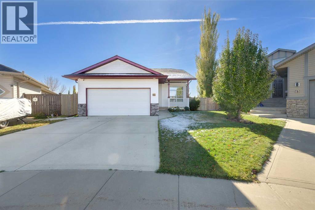 39 Kirton Close, Red Deer, Alberta  T4P 4E9 - Photo 2 - A2265095
