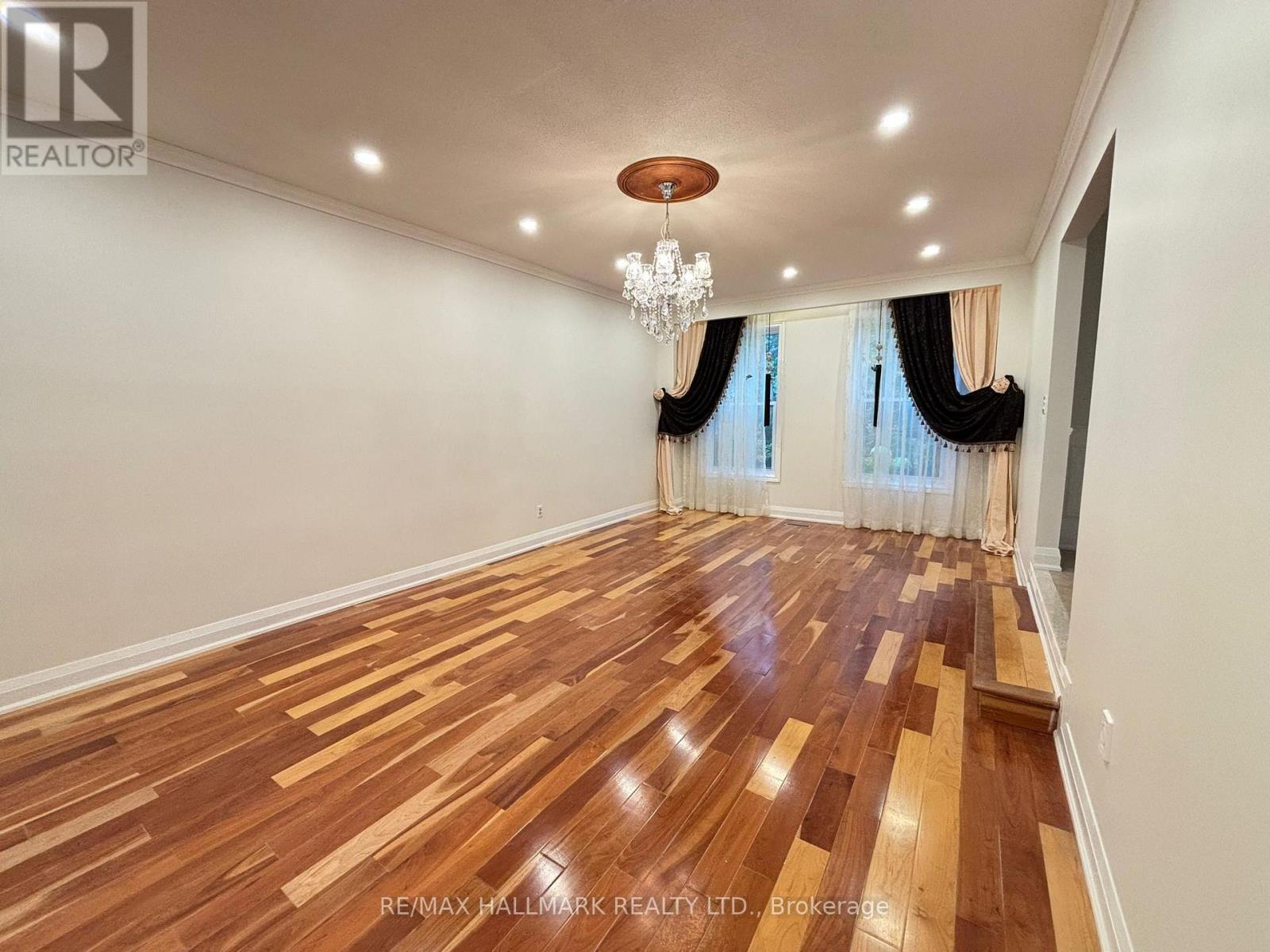 82 Windermere Crescent S, Richmond Hill, Ontario  L4C 6Y9 - Photo 5 - N12406993