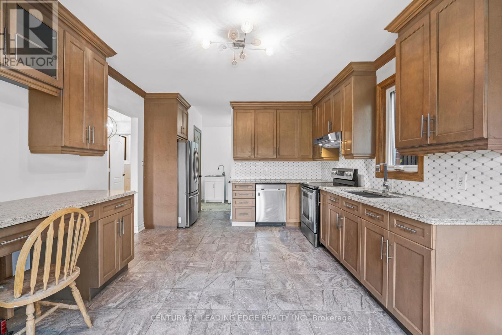 34 Mitchell Avenue, Whitchurch-Stouffville, Ontario  L4A 7X3 - Photo 11 - N12474921