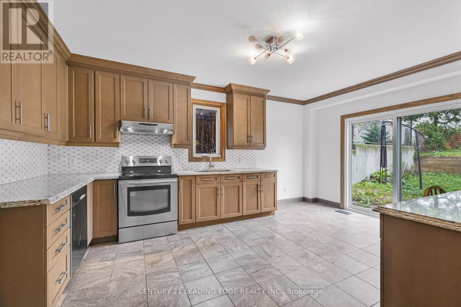 34 Mitchell Avenue, Whitchurch-Stouffville, Ontario  L4A 7X3 - Photo 7 - N12474921