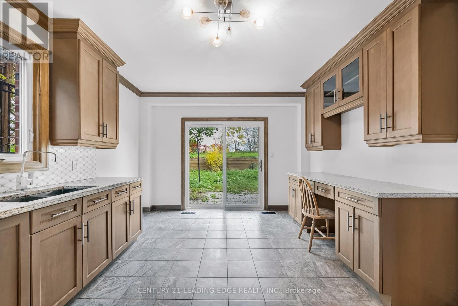 34 Mitchell Avenue, Whitchurch-Stouffville, Ontario  L4A 7X3 - Photo 8 - N12474921