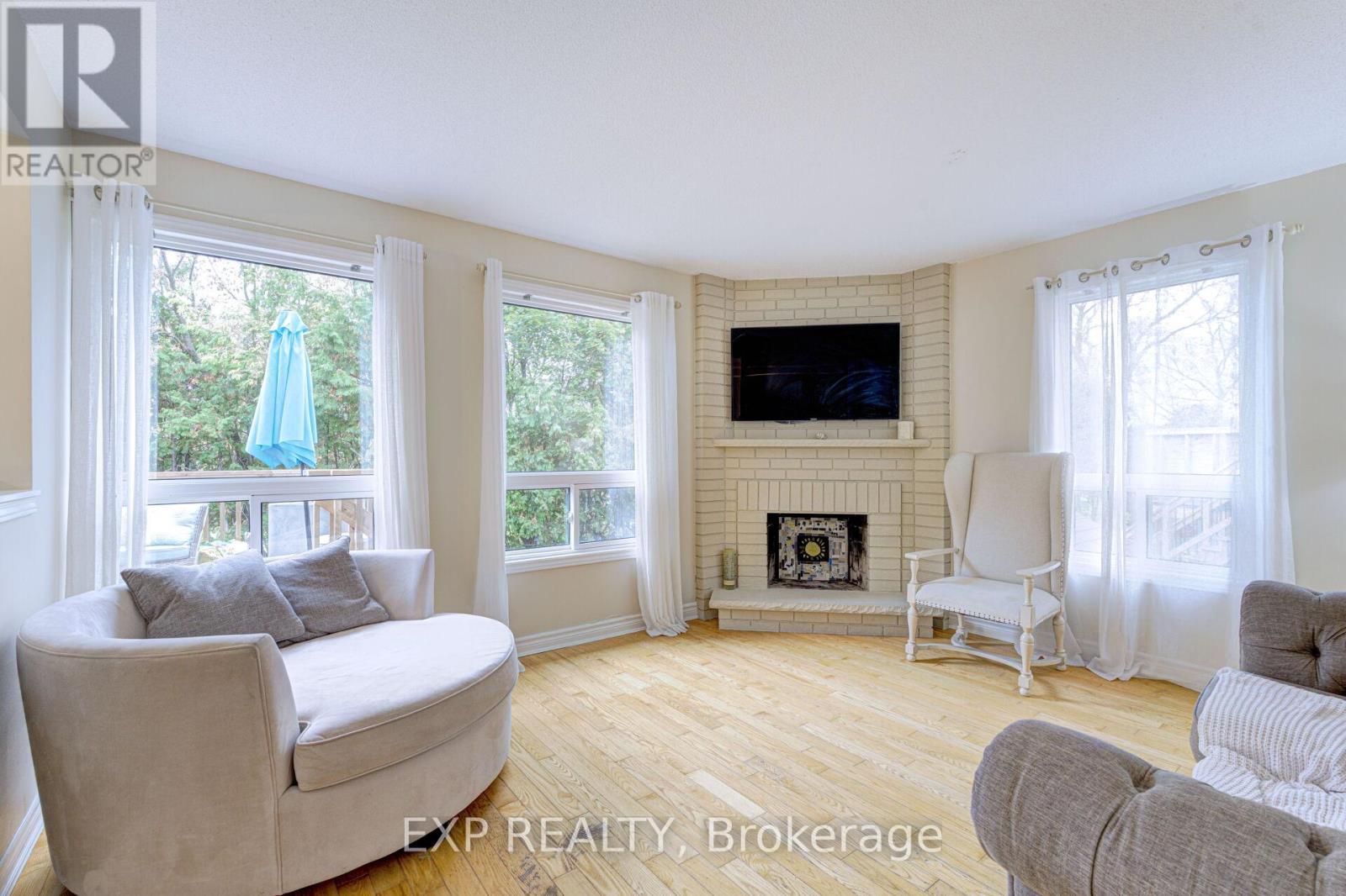 21 April Gardens, Aurora, Ontario  L4G 4R7 - Photo 11 - N12474943
