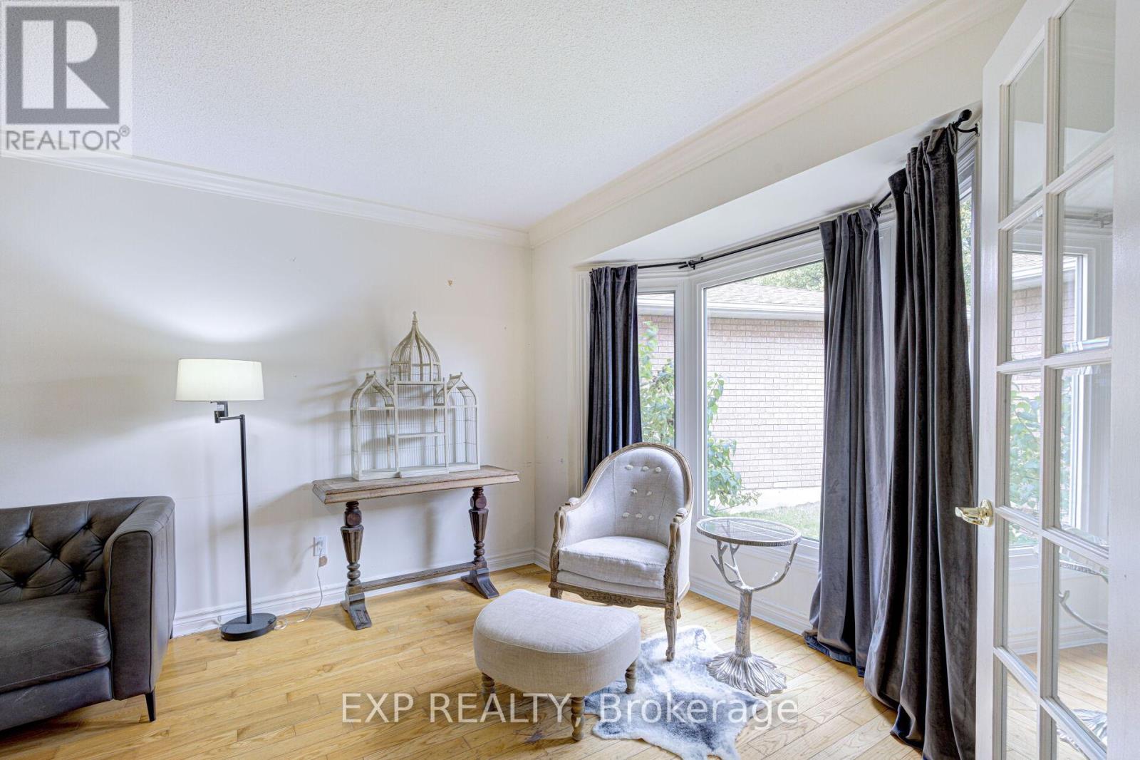 21 April Gardens, Aurora, Ontario  L4G 4R7 - Photo 5 - N12474943