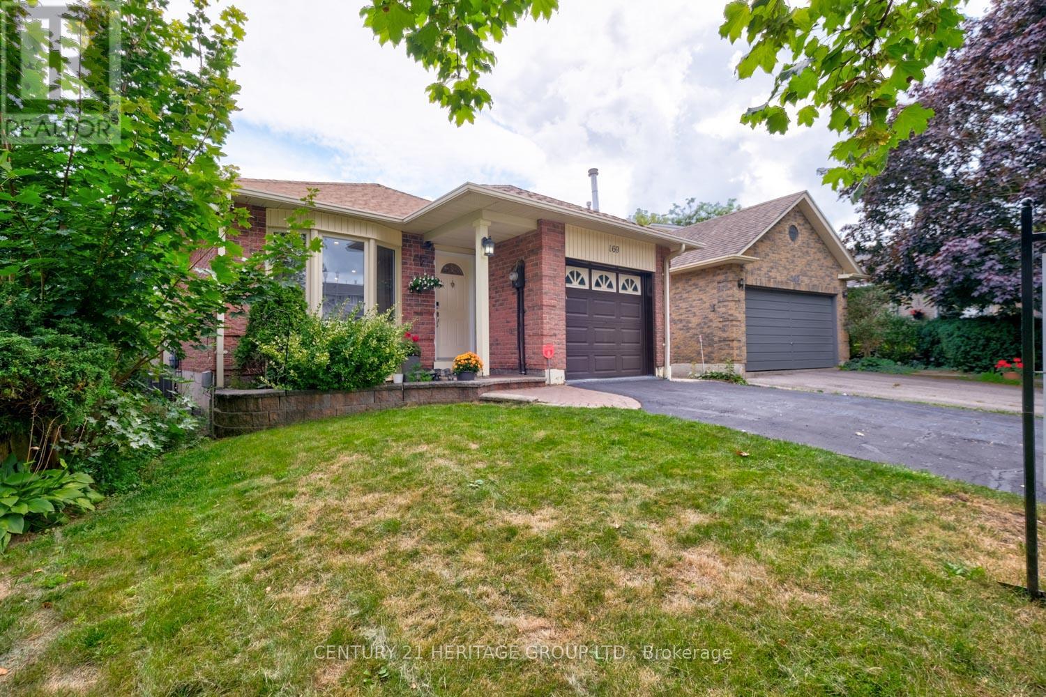 169 Spruce Street, Aurora, Ontario  L4G 3R7 - Photo 2 - N12474946