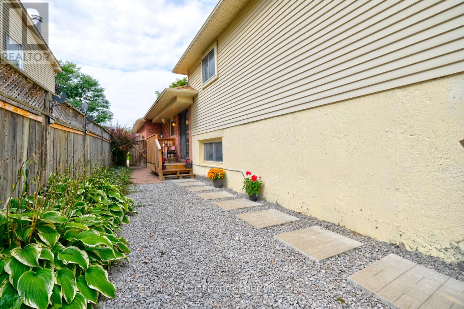 169 Spruce Street, Aurora, Ontario  L4G 3R7 - Photo 22 - N12474946