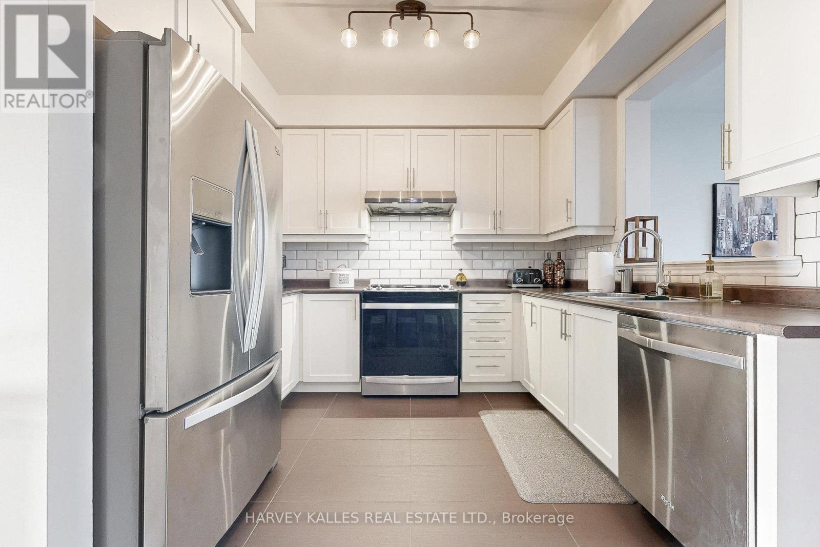 41 Selby Crescent, Bradford West Gwillimbury, Ontario  L3Z 0V3 - Photo 10 - N12474968