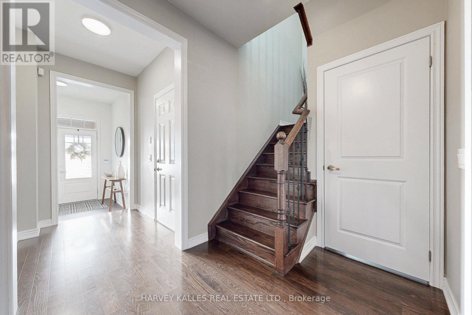 41 Selby Crescent, Bradford West Gwillimbury, Ontario  L3Z 0V3 - Photo 9 - N12474968